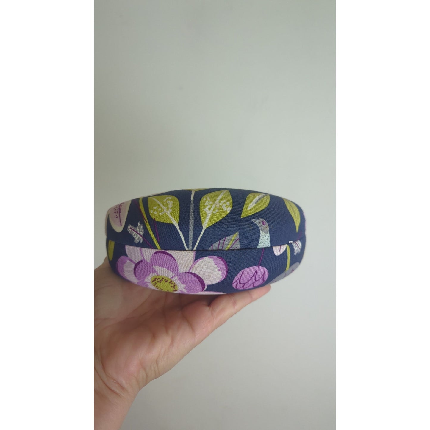 VERA BRADLEY Oversized Clamshell Glass Case Birds, Flowers Dragonflies