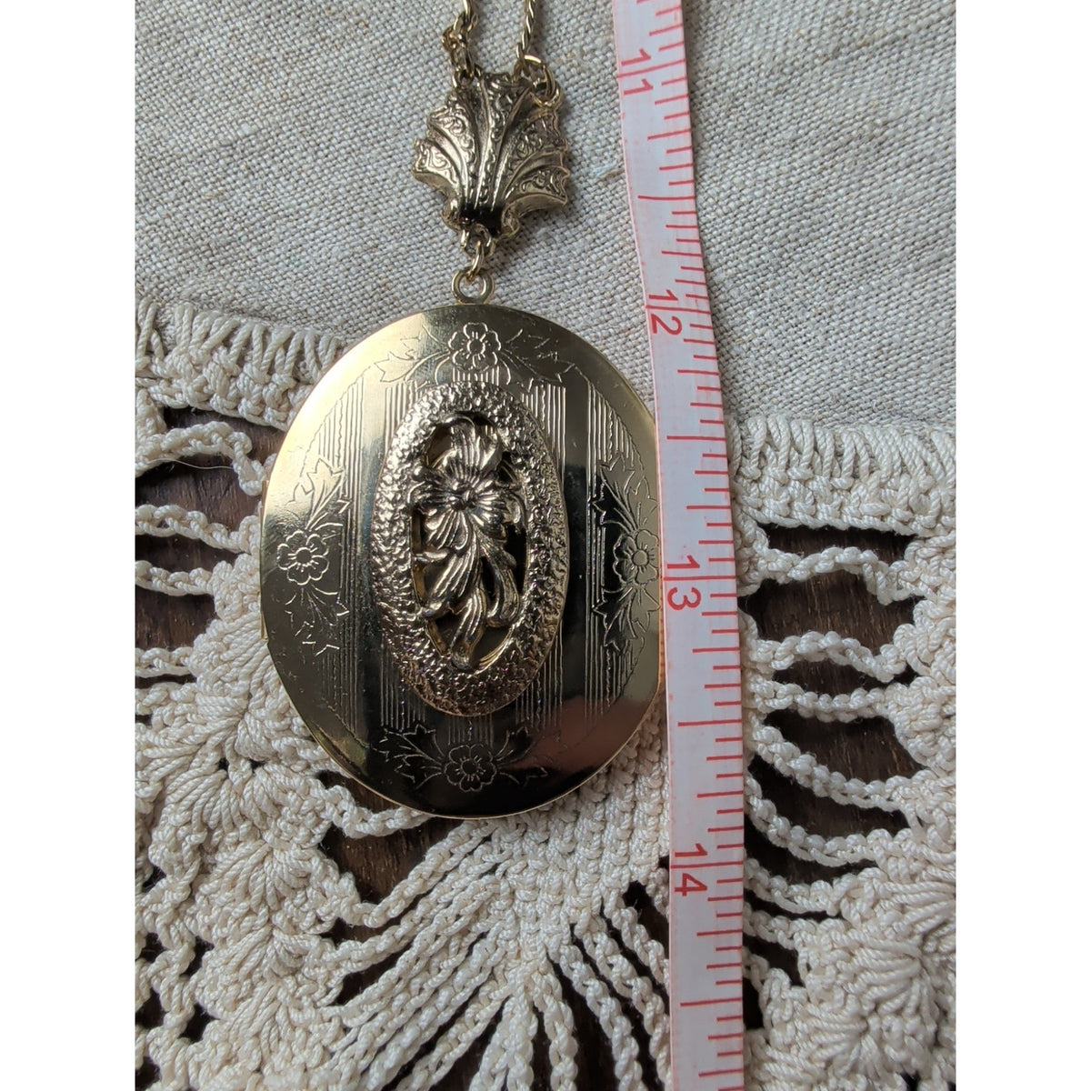 Whimsical Y2k Gold Tone Chain & Ornate 2"  Locket  Coquette