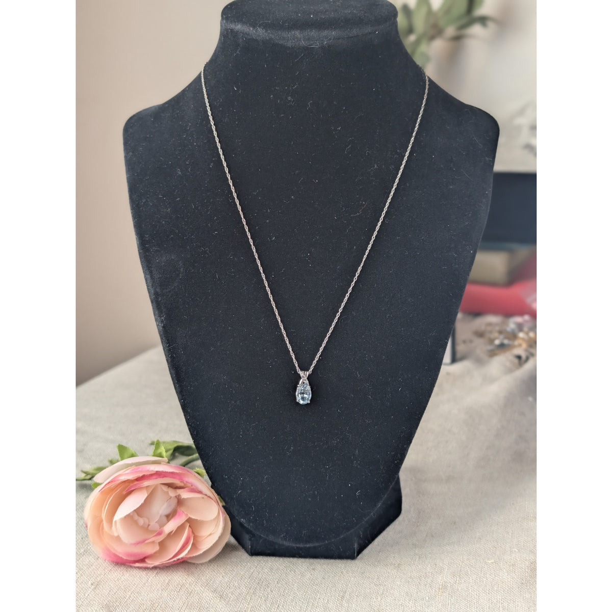 Hallmark Jewelry 925 Sterling Silver Oval Cut Aquamarine Pendant Necklace 9.5”
