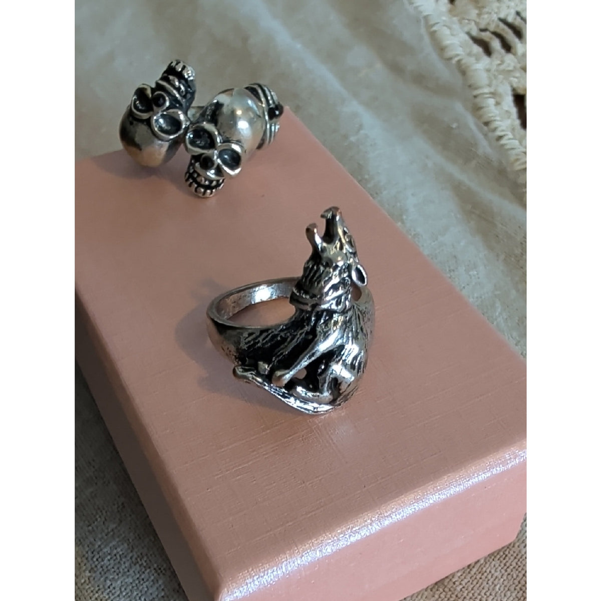 Unisex Rustic Howling Wolf & Skulls Rings Antiqued Silver Tone Statement Rings