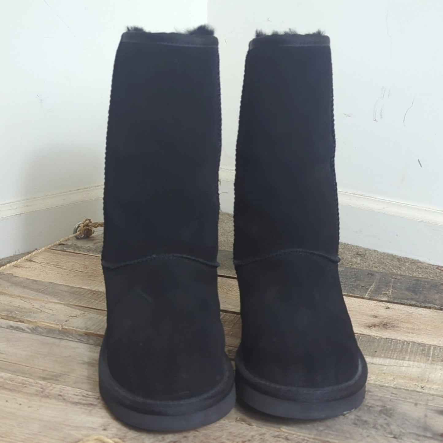 UGG Koolaburra  Slip On Suede Leather Sheepskin Boots Wool/Poly Sherpa Size 6