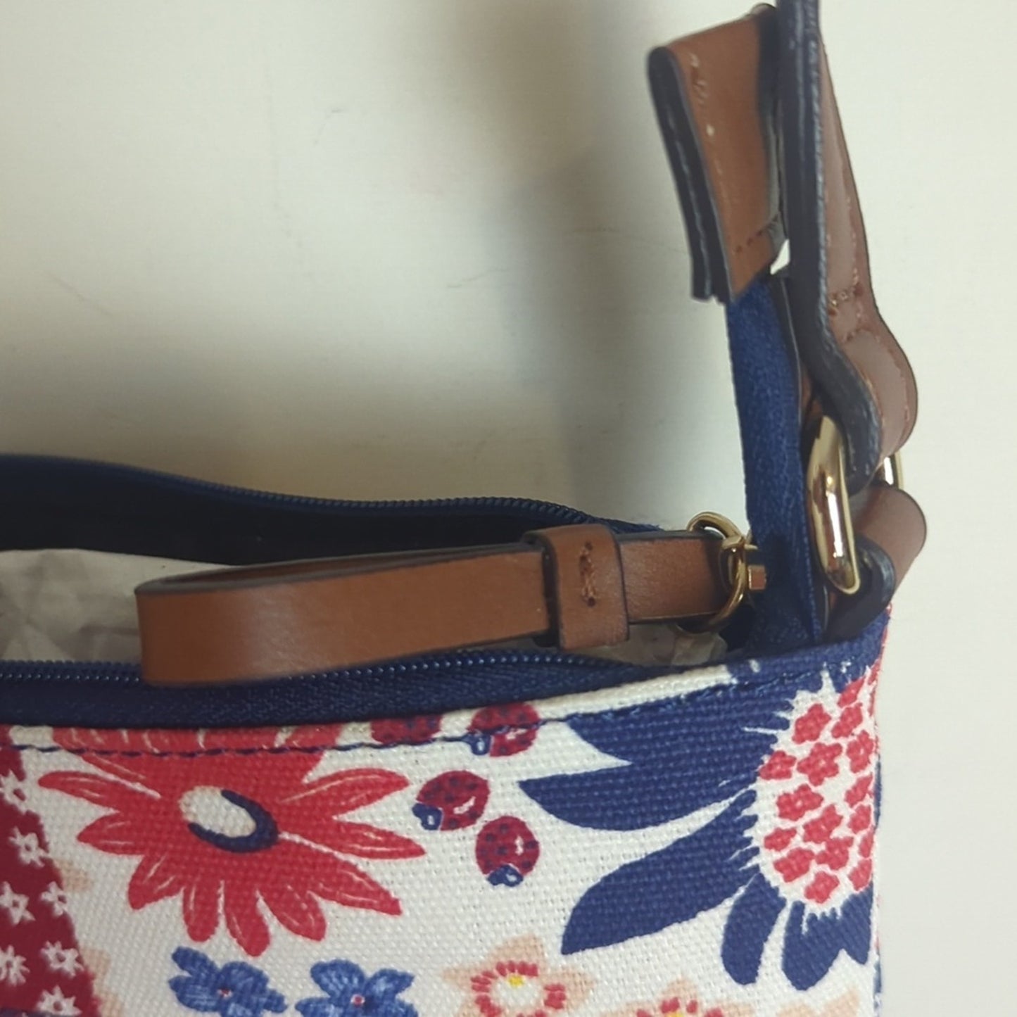 NWT Tommy Hiflinger Cottage Floral Crossbody Athleisure Bag With Charm