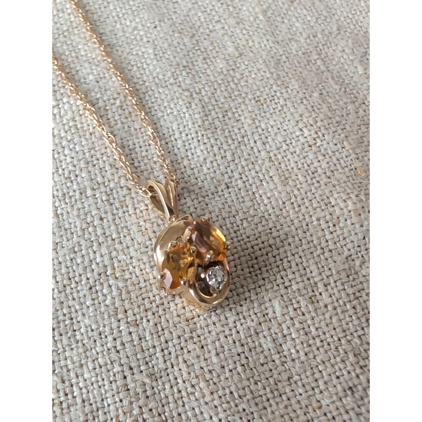 Lovely Vintage 10K Gold Natural Citrine & Diamond Accent Necklace Marquise