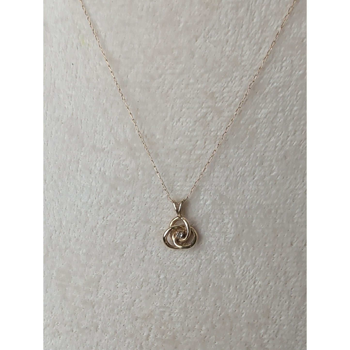 Vintage Small 14k Yellow Gold .02ct Diamond Interlocking Knot Solitaire Pendant
