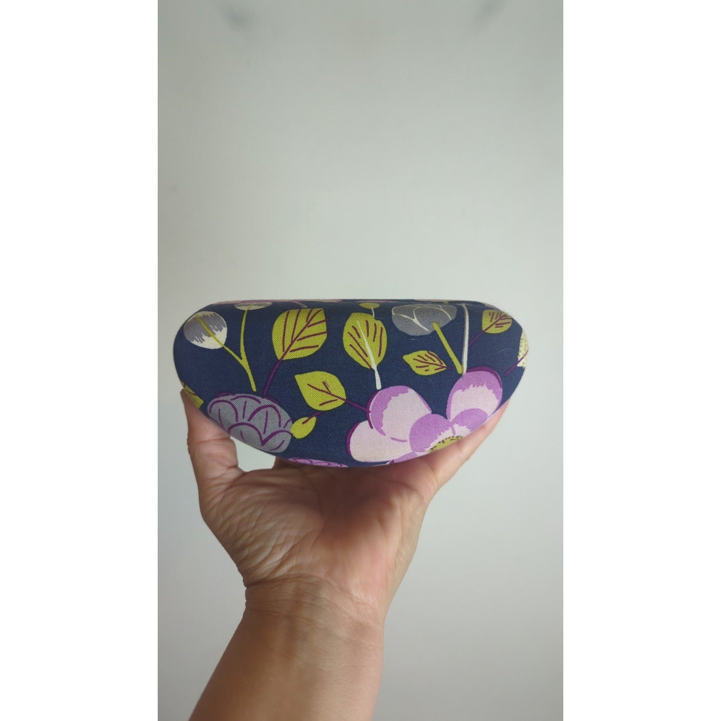 VERA BRADLEY Oversized Clamshell Glass Case Birds, Flowers Dragonflies