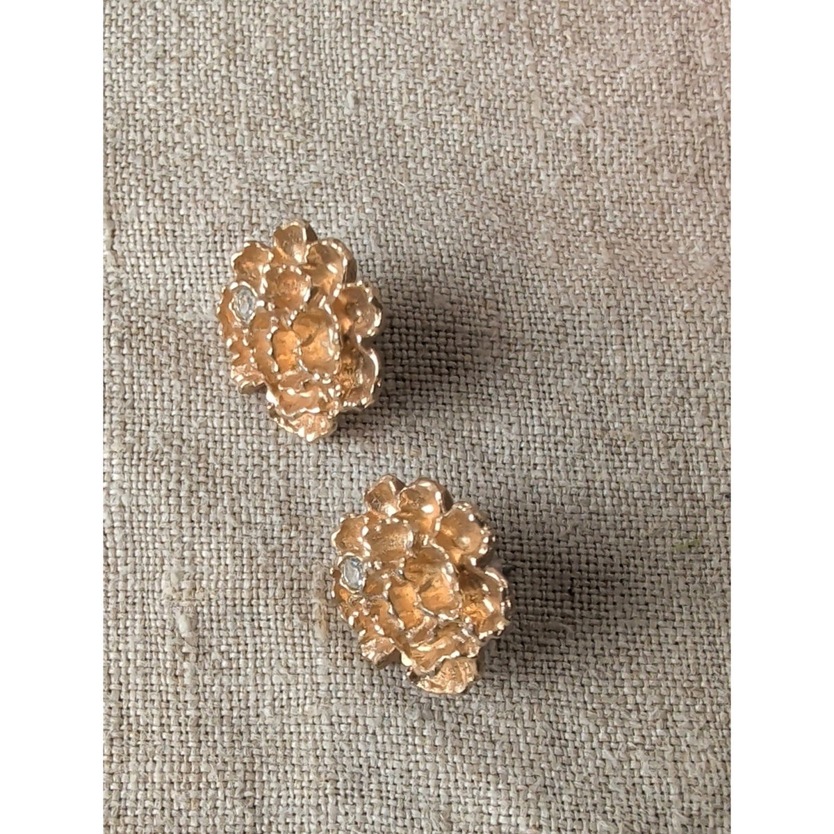 Vintage Avon Flowerblaze Flowers Earrings Rhinestones Gold Tone Studs