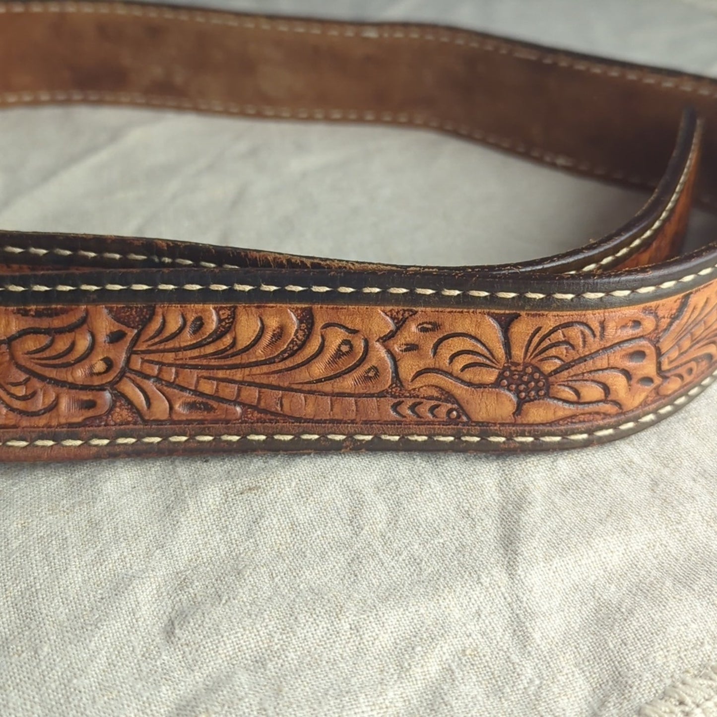 Vintage 1988 Bergamot Brass Works Deer Belt Buckle Embossed Leather Belt Hunting