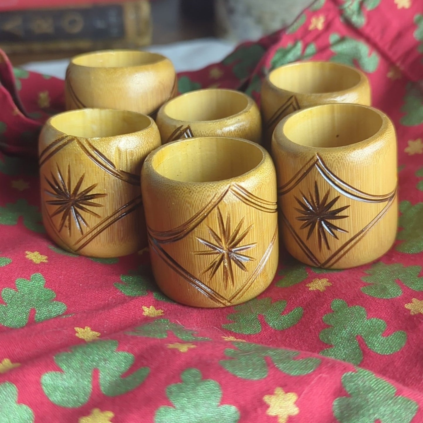 Kim Seybert Napkins Set of 6 Vintage Carved Napkin Rings Basket Liners Woodland Table